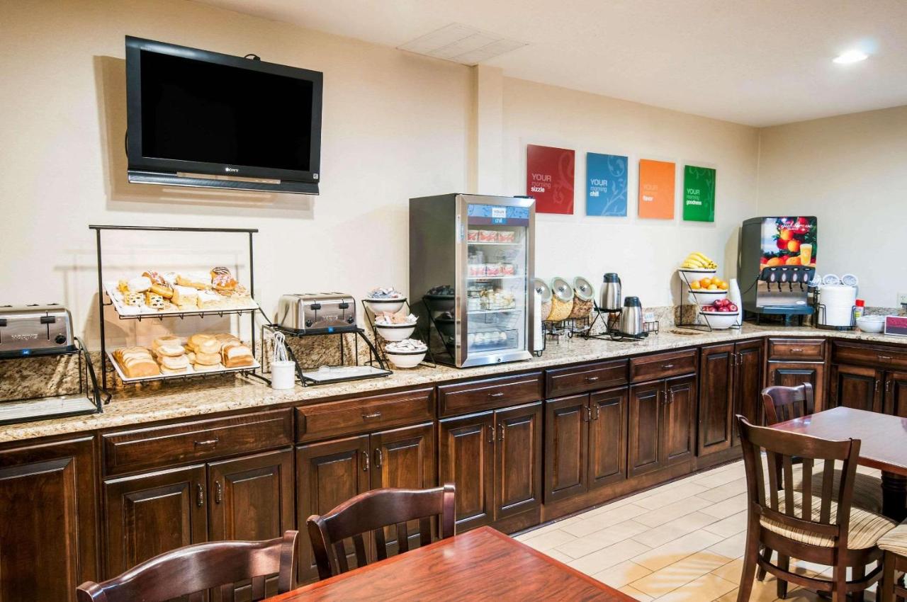  | Comfort Inn Amish Country
