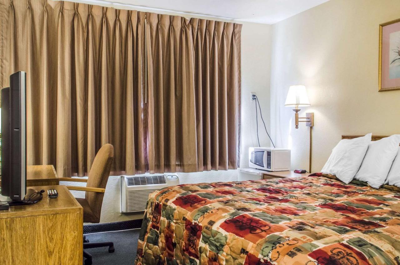| Relax Inn
