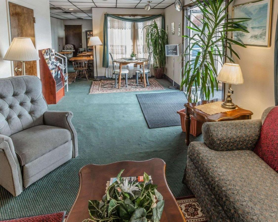  | Econo Lodge Altoona I-99