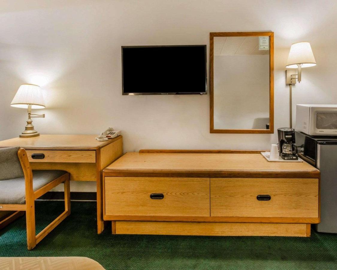  | Econo Lodge Altoona I-99
