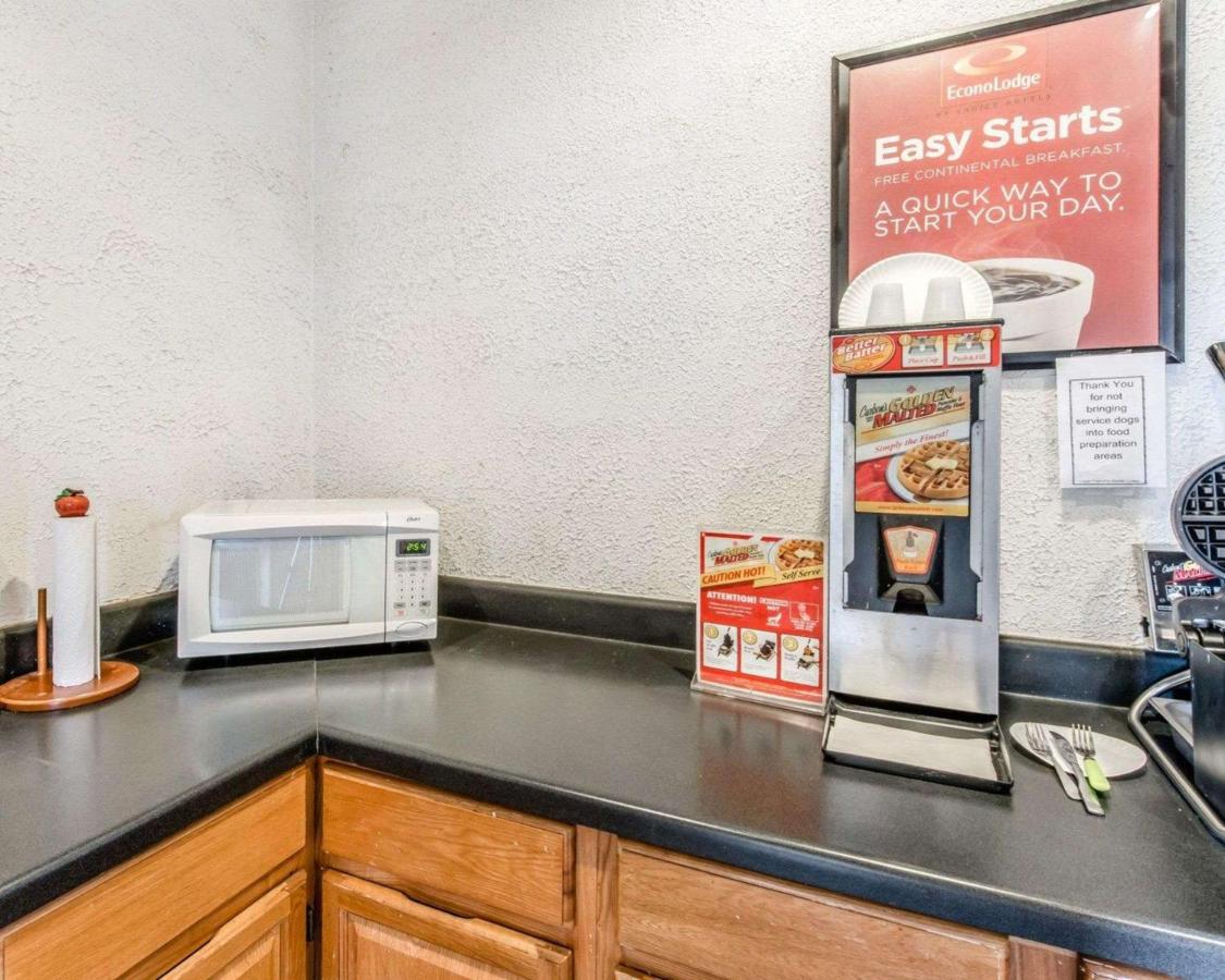  | Econo Lodge Altoona I-99