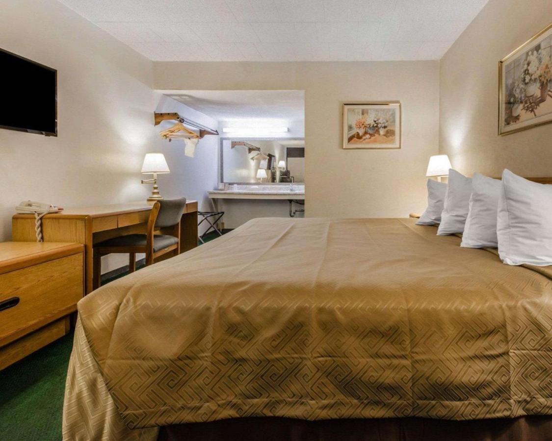  | Econo Lodge Altoona I-99