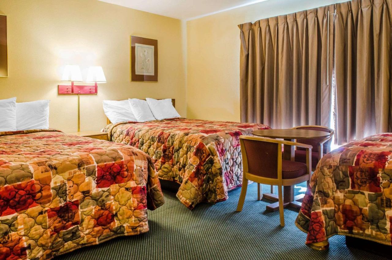 | Relax Inn