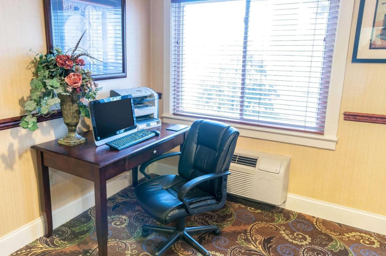  | Comfort Inn Amish Country