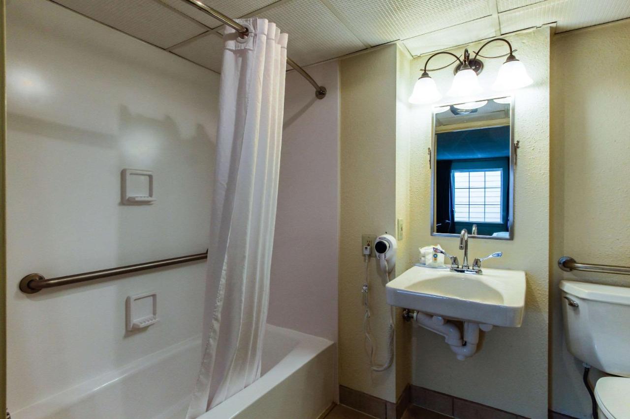 King Room - Disability Access/Non-Smoking at Quality Inn & Suites Conference Center