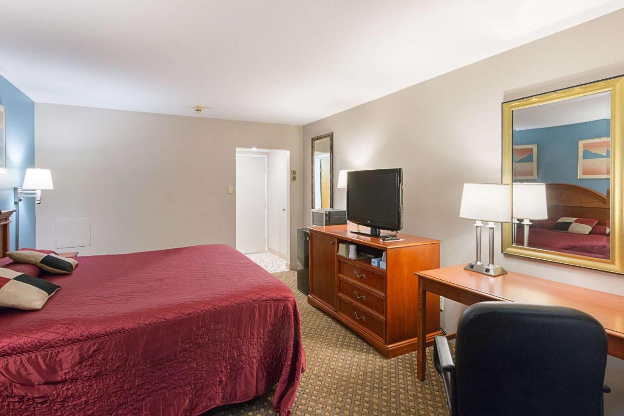  | Rodeway Inn Milford - I-84