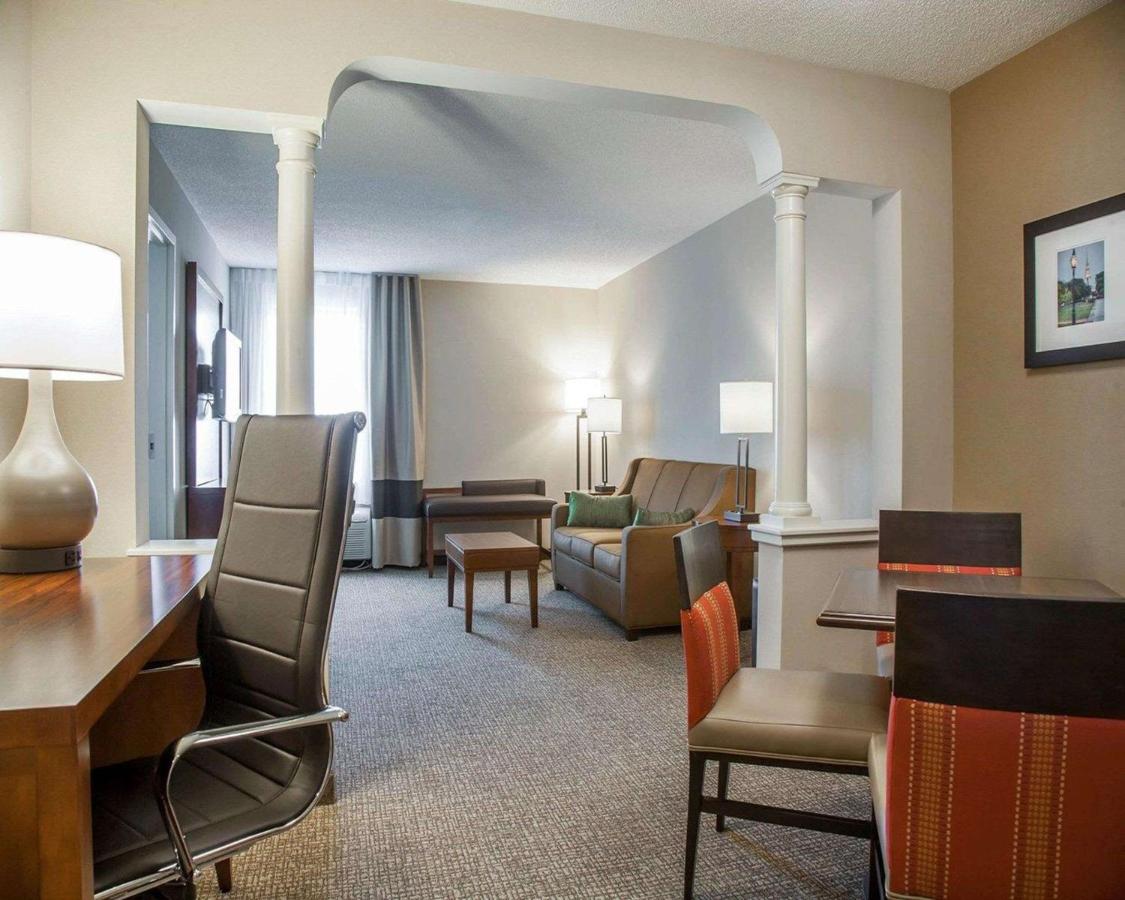 | Comfort Suites West Warwick - Providence