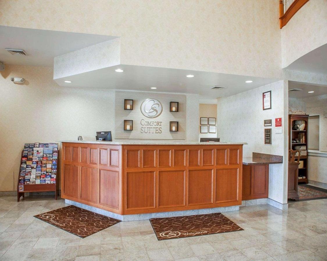 | Comfort Suites West Warwick - Providence