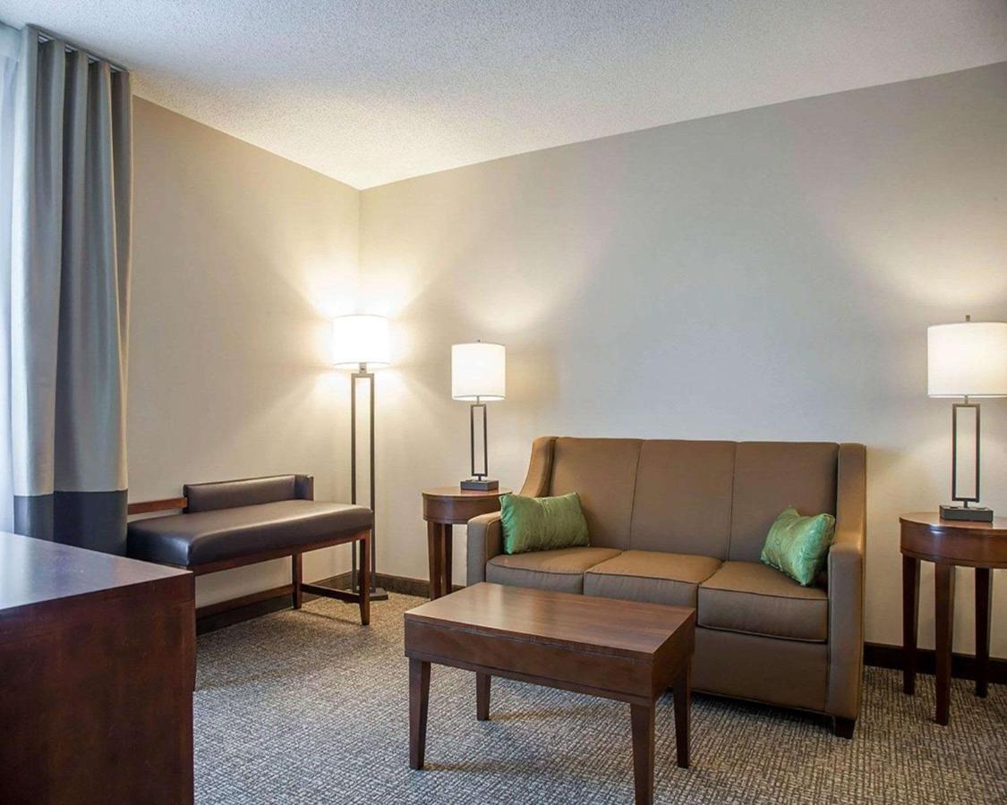 | Comfort Suites West Warwick - Providence