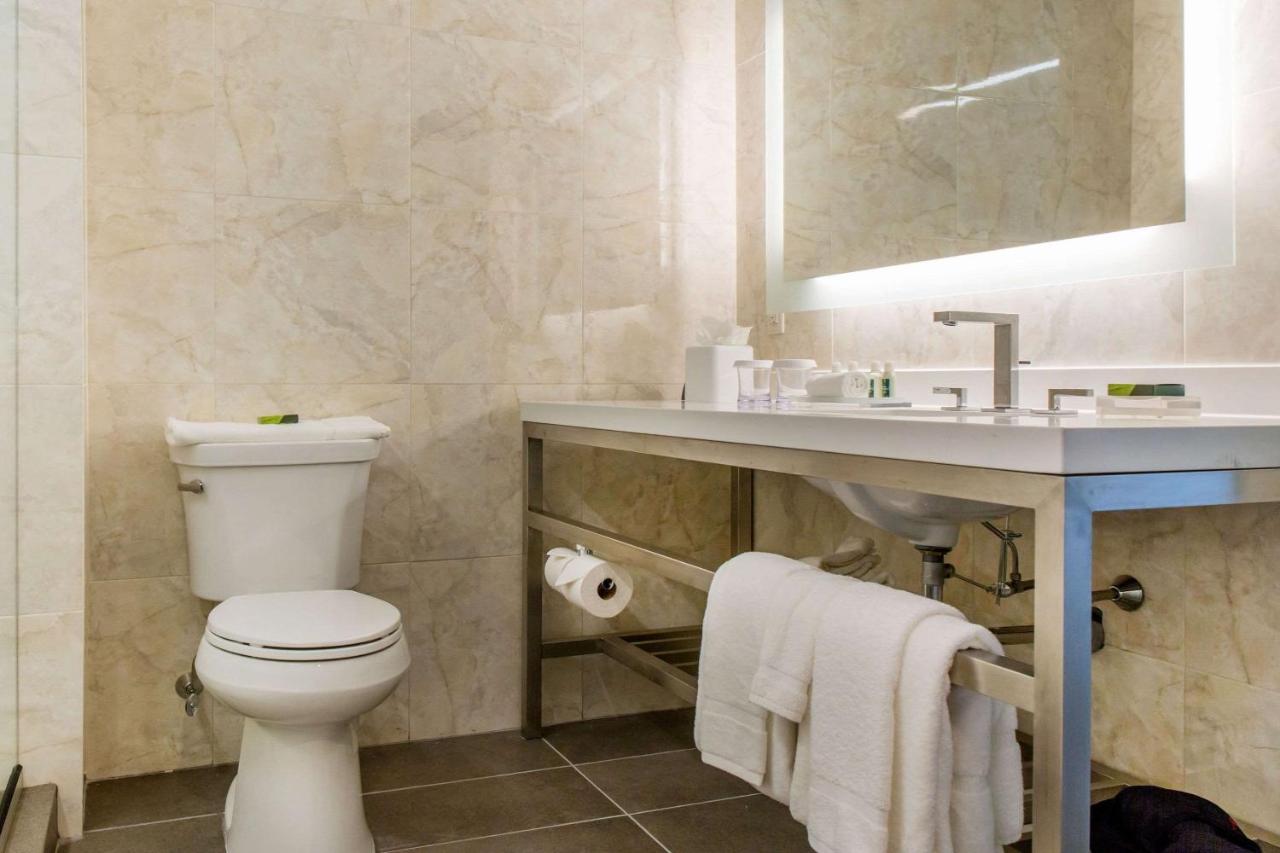 King Room - Non-Smoking at Wyndham Newport Hotel