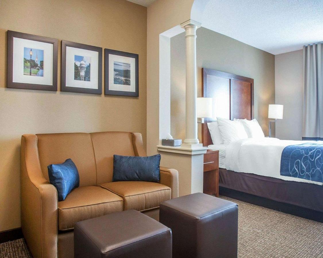 | Comfort Suites West Warwick - Providence