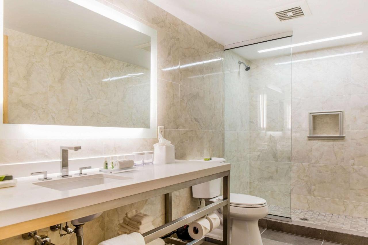 King Room - Non-Smoking at Wyndham Newport Hotel
