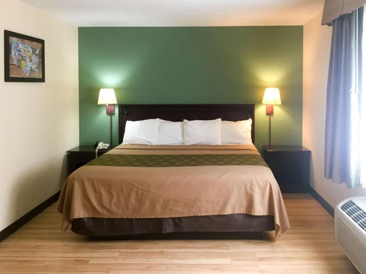 King Room - Non-Smoking at Econo Lodge Harrisburg - Hershey