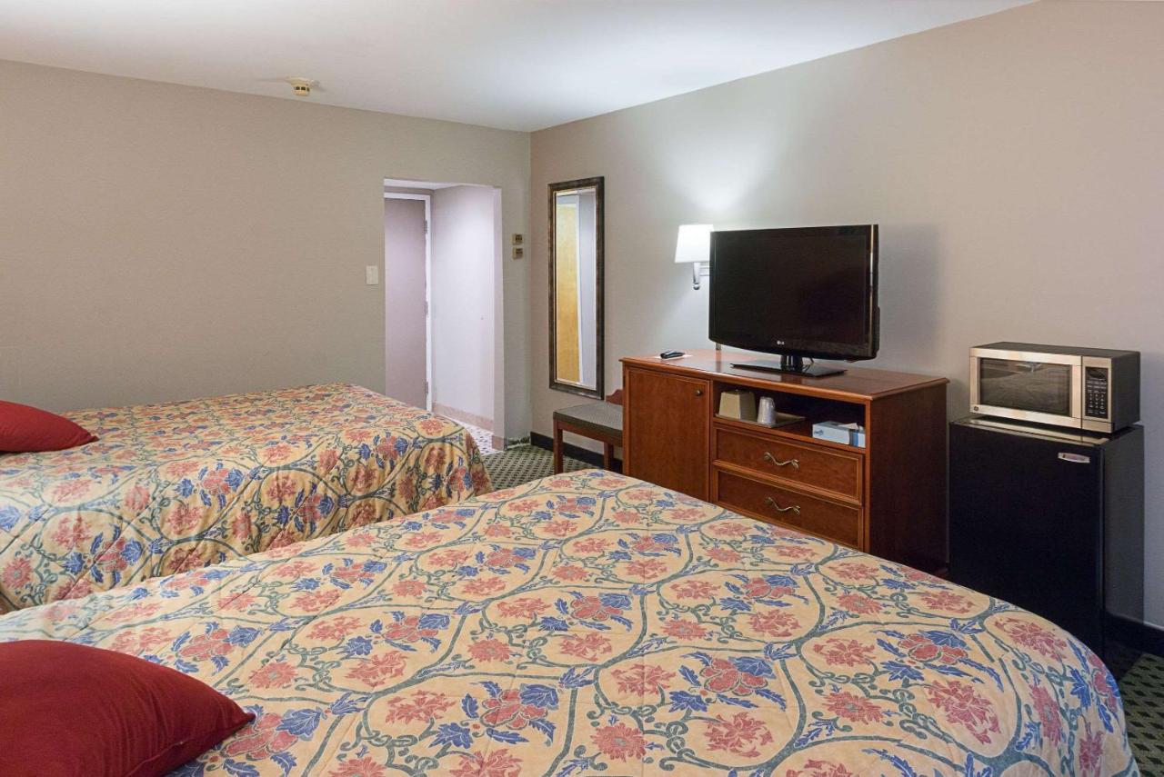 | Rodeway Inn Milford - I-84