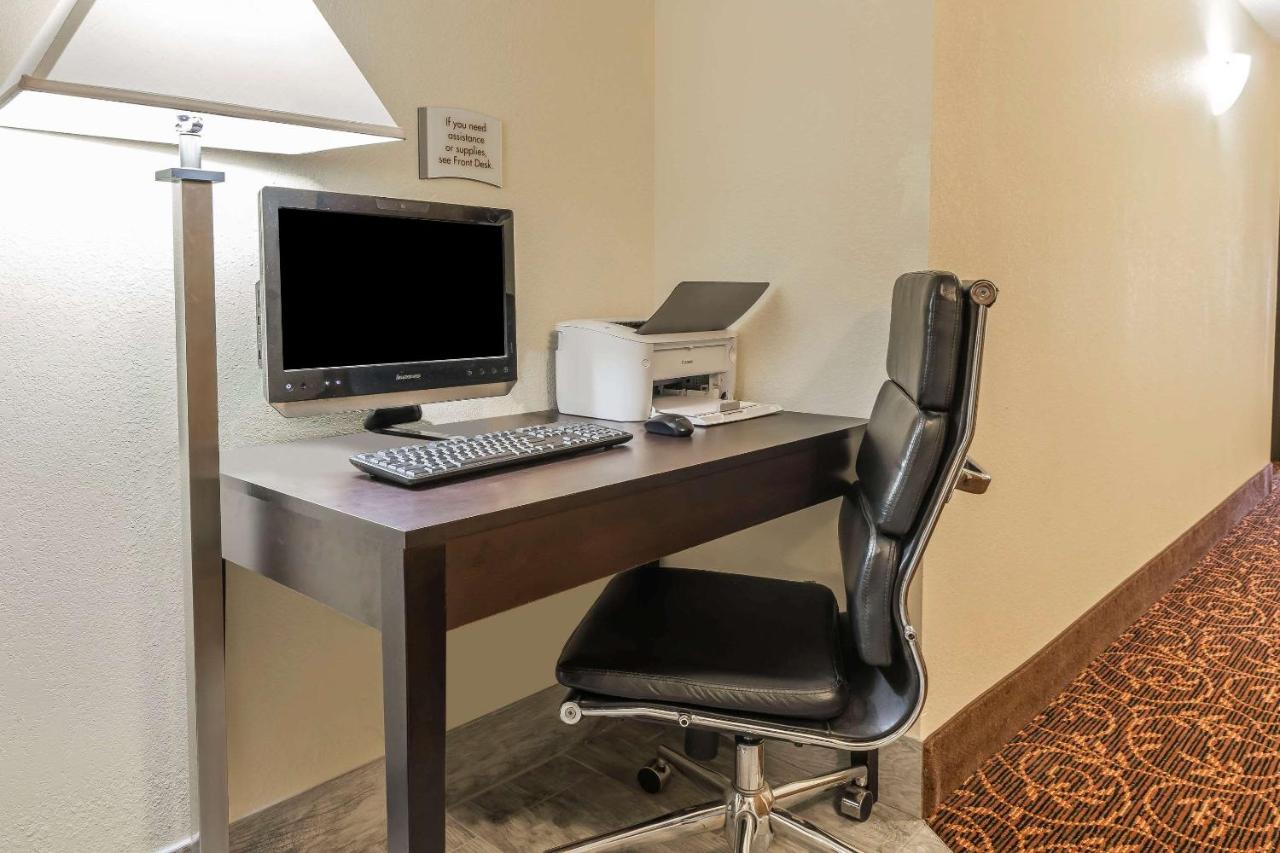 | Quality Inn & Suites Harmarville
