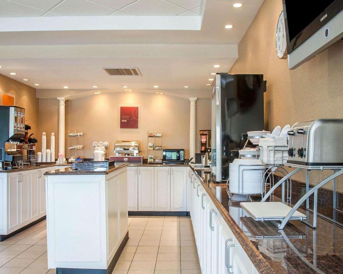 | Comfort Suites West Warwick - Providence