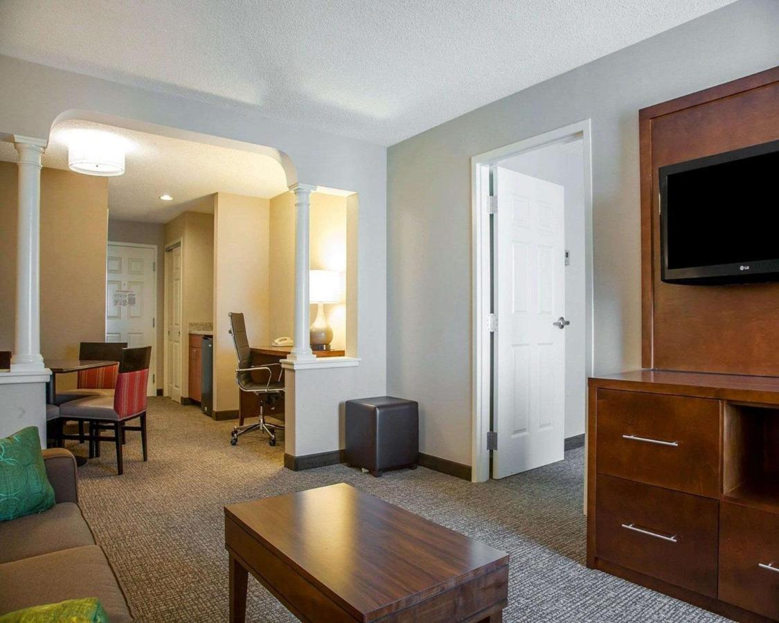 | Comfort Suites West Warwick - Providence