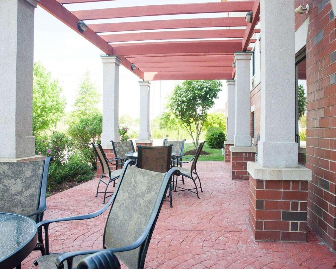 | Comfort Suites West Warwick - Providence