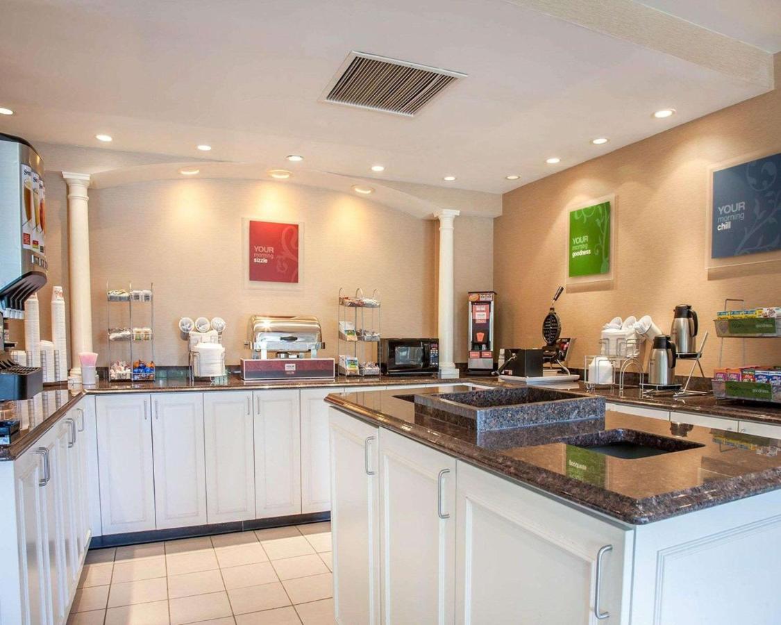 | Comfort Suites West Warwick - Providence