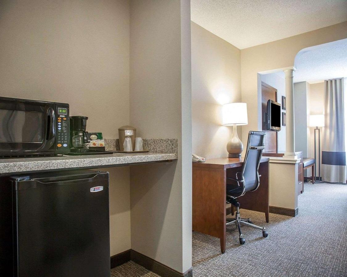 | Comfort Suites West Warwick - Providence