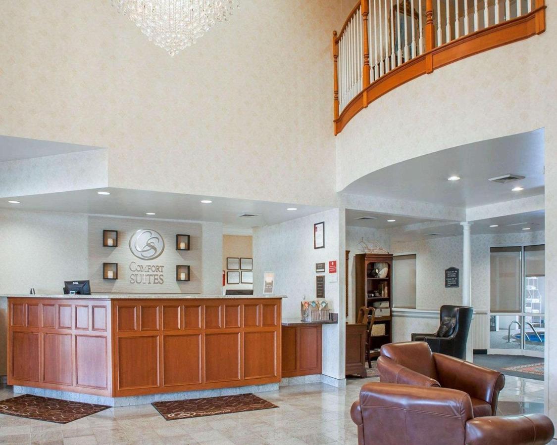 | Comfort Suites West Warwick - Providence
