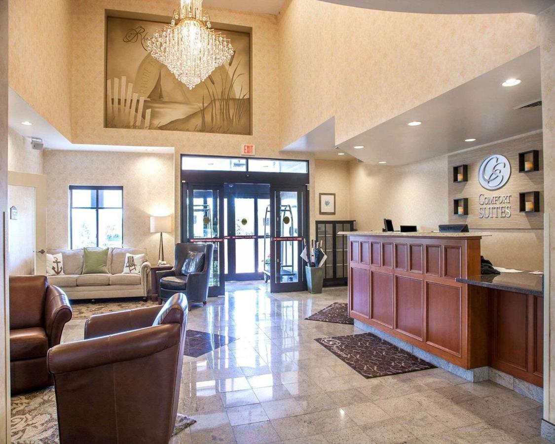 | Comfort Suites West Warwick - Providence