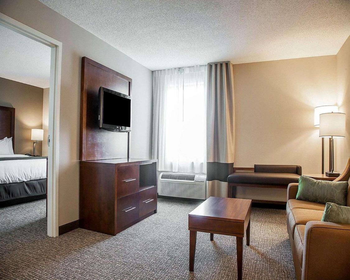 | Comfort Suites West Warwick - Providence