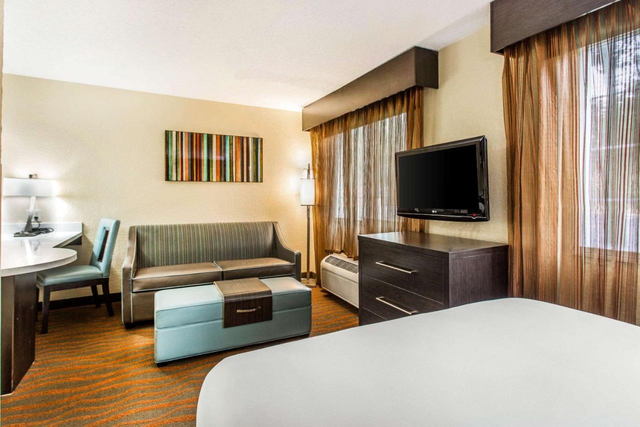 Queen Suite - Non-Smoking at MainStay Suites Greenville Airport