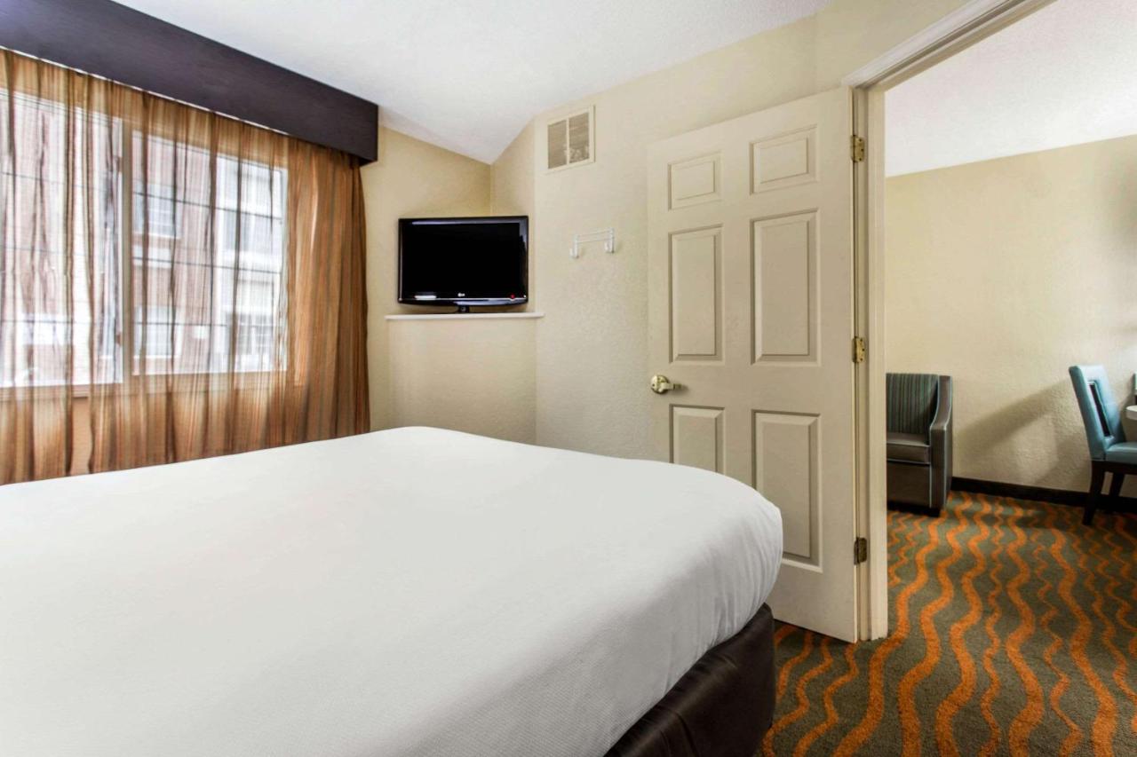 One-Bedroom Queen Suite with Sofa Bed - Non-Smoking at MainStay Suites Greenville Airport