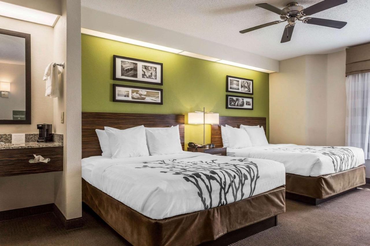 Queen Room with Roll-in-Shower - Accessible/Non-Smoking at Sleep Inn Charleston - West Ashley