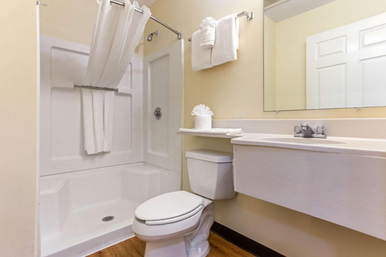 Deluxe Queen Room - Non-Smoking at Studio 6 Extended Stay - Myrtle Beach, SC