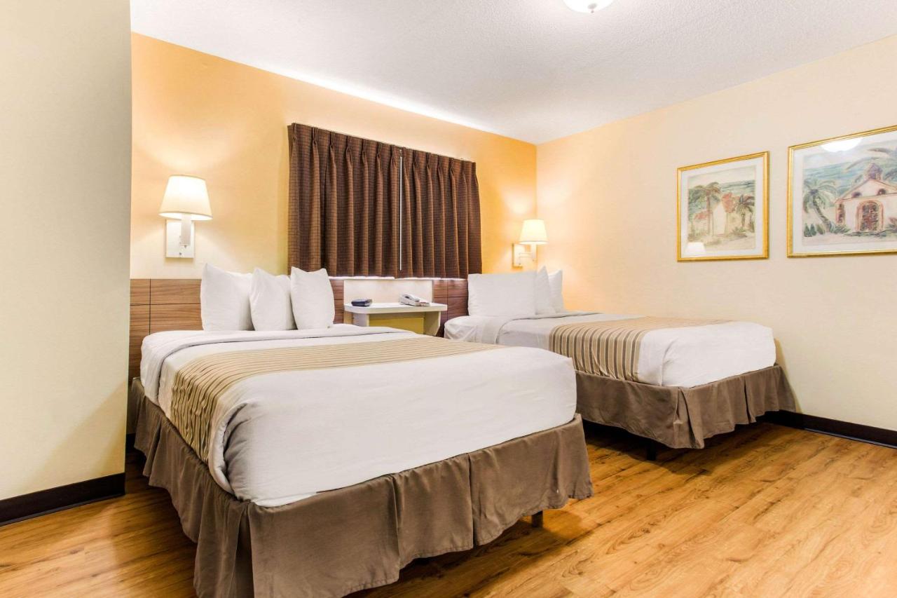 Deluxe Quadruple Room - Smoking at Studio 6 Extended Stay - Myrtle Beach, SC
