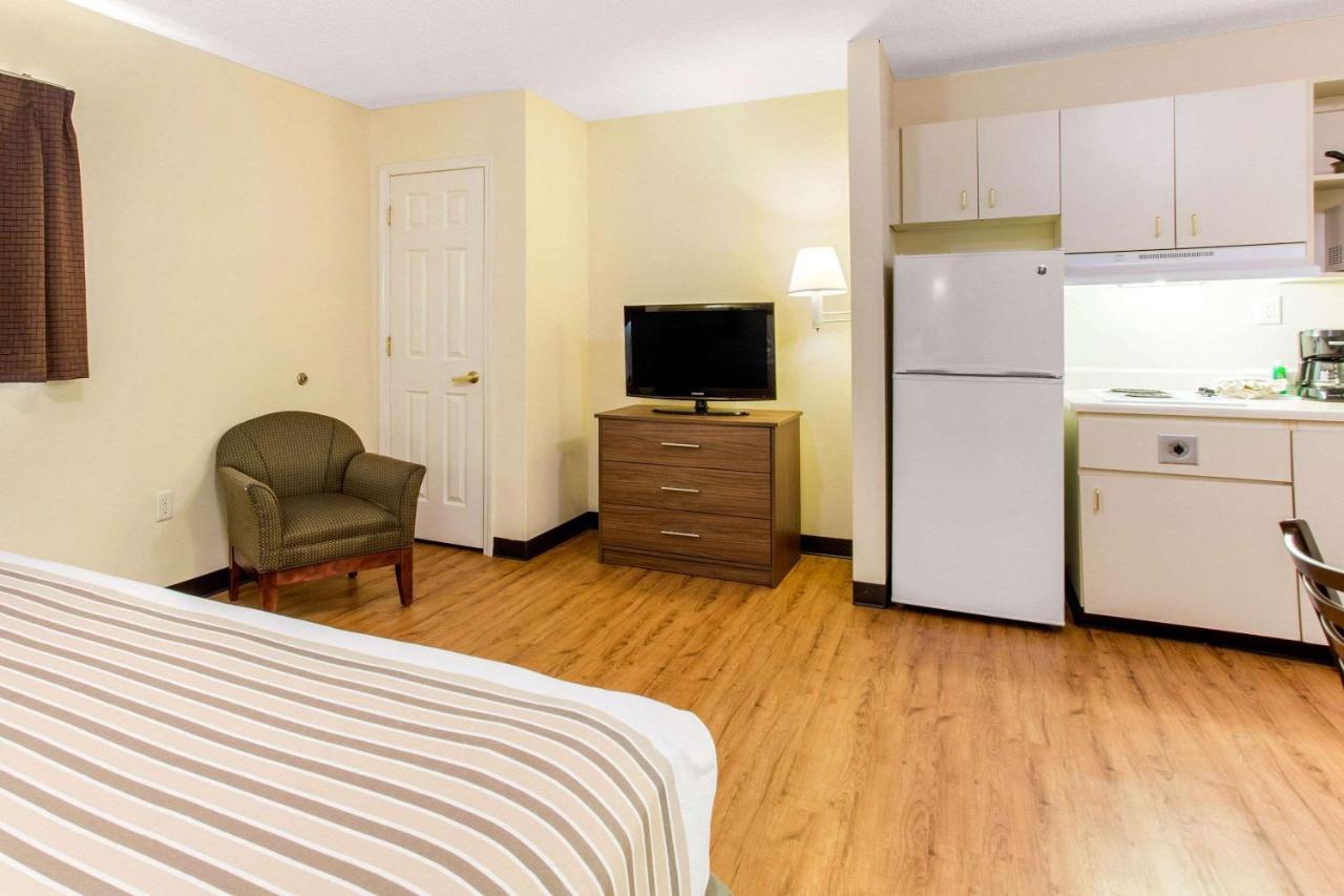 Deluxe King Room - Smoking at Studio 6 Extended Stay - Myrtle Beach, SC