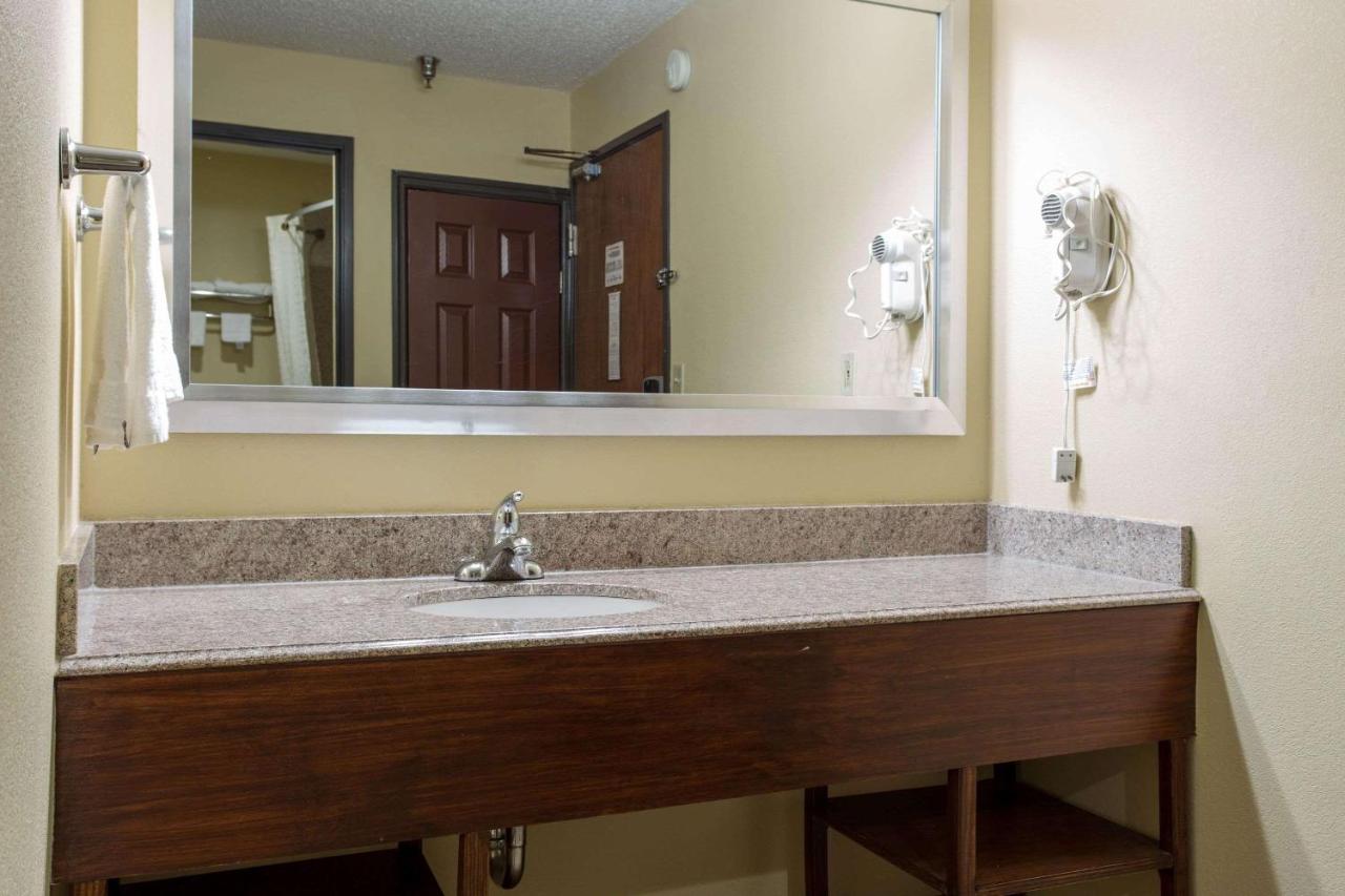 King Room - Accessible/Non-Smoking at Comfort Inn Columbia West