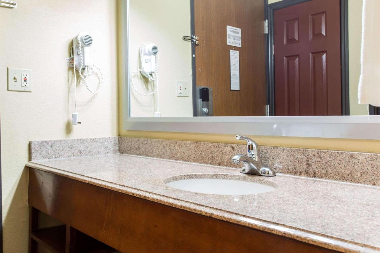 King Room - Accessible/Non-Smoking at Comfort Inn Columbia West