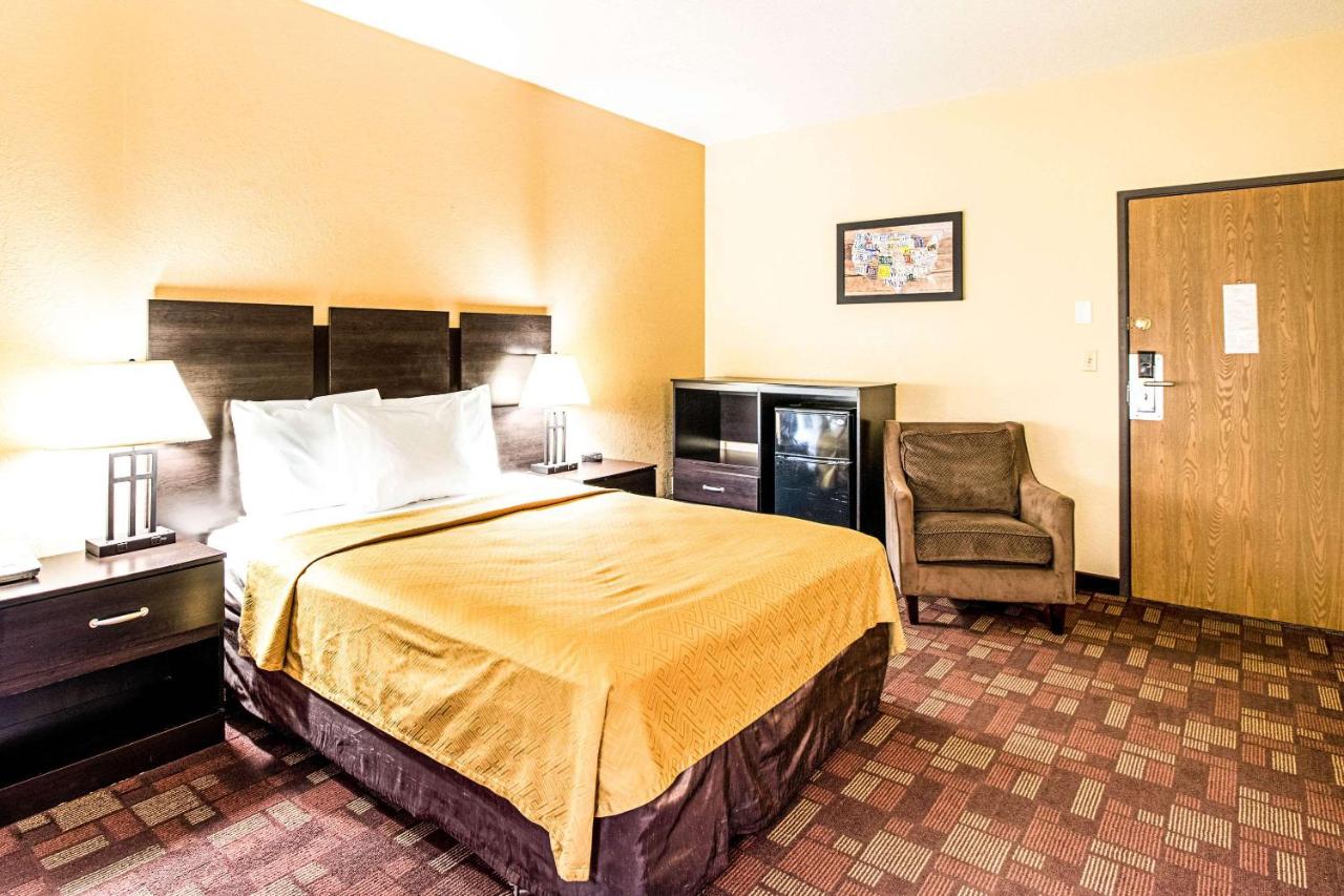 Queen Room - Non-Smoking at Econo Lodge Watertown