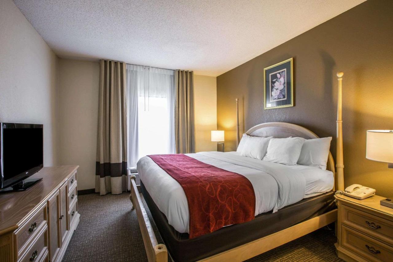 King Suite - Non-Smoking at Quality Suites Morristown West