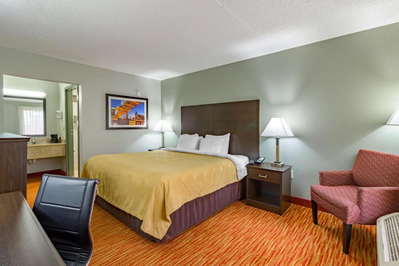 King Room - Non-Smoking at Quality Inn Goodlettsville