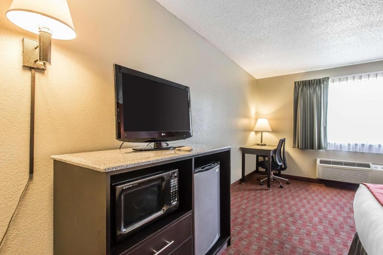 | Quality Inn & Suites La Vergne