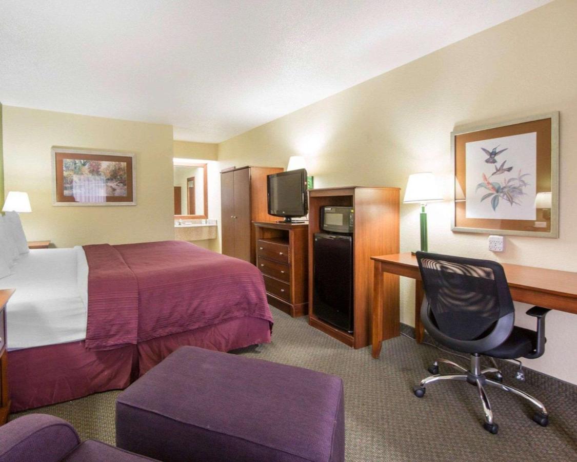 King Room - Non-Smoking at Quality Inn Merchants Drive