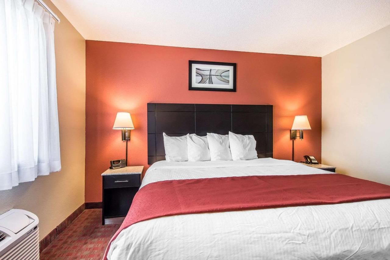 | Quality Inn & Suites La Vergne