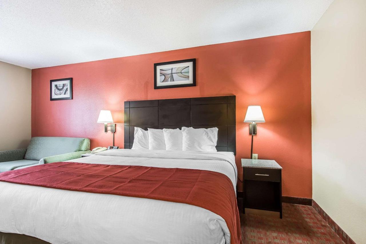 | Quality Inn & Suites La Vergne