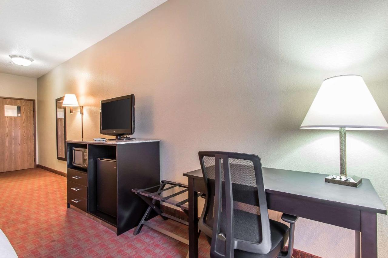 | Quality Inn & Suites La Vergne