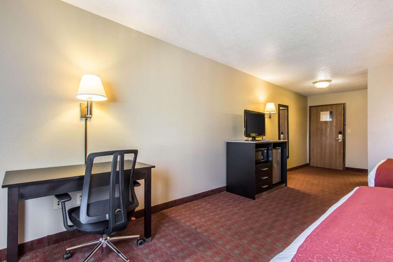 | Quality Inn & Suites La Vergne