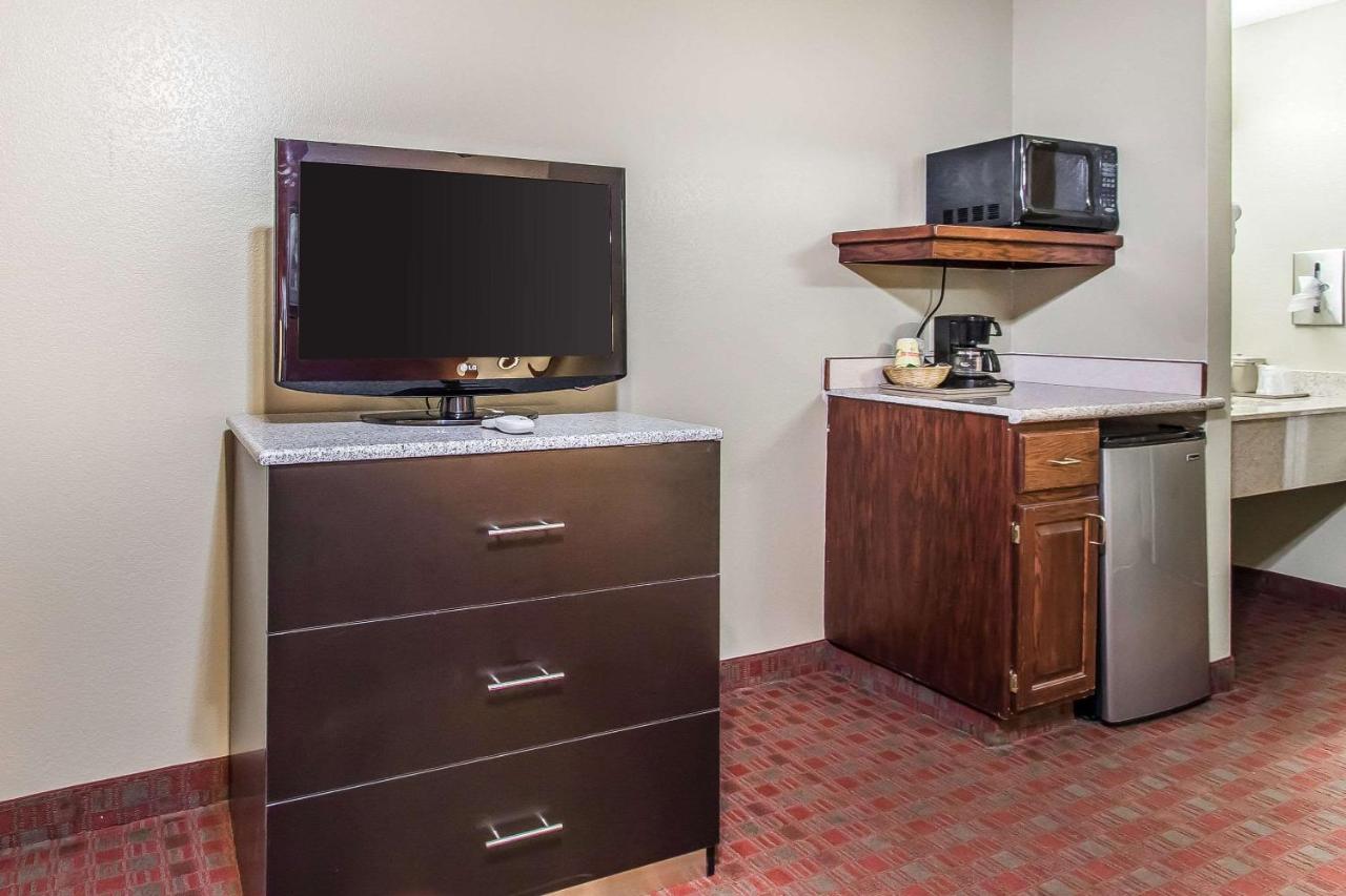 | Quality Inn & Suites La Vergne