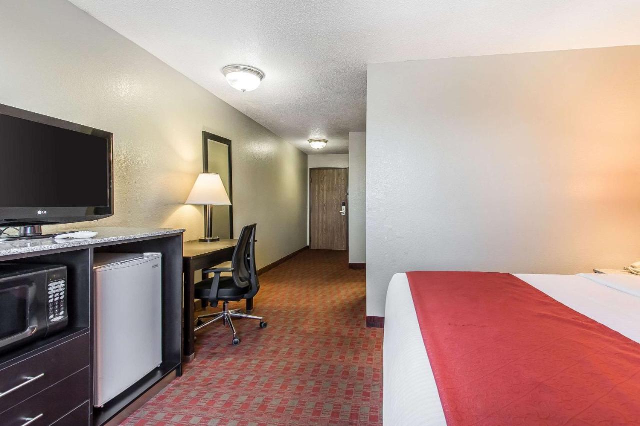 | Quality Inn & Suites La Vergne