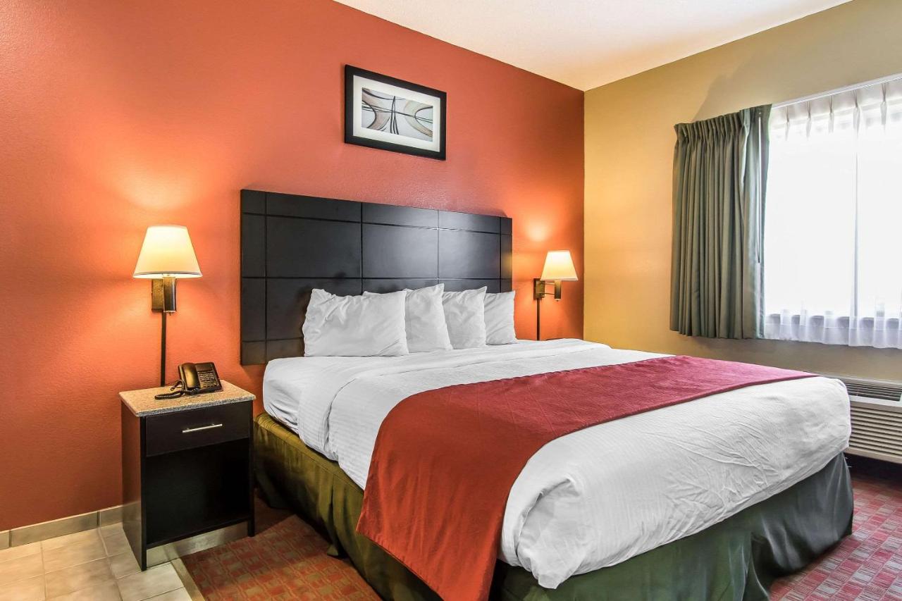 | Quality Inn & Suites La Vergne