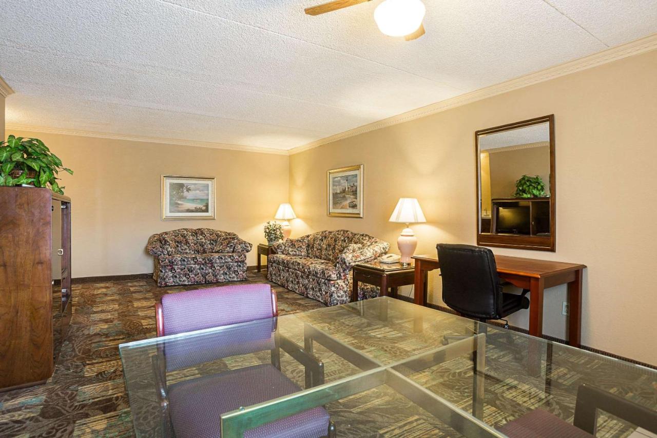 | Quality Inn Hurricane Mills