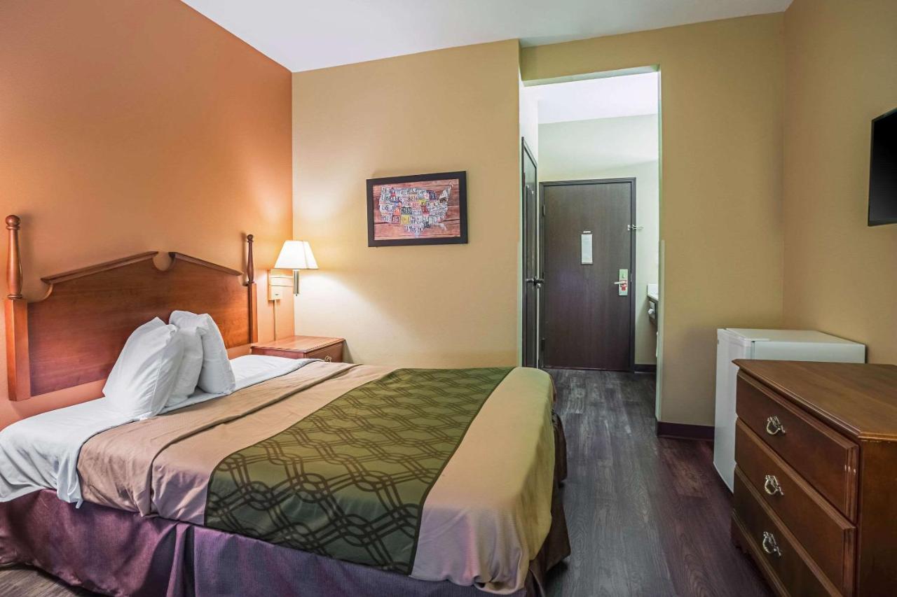 | Econo Lodge Inn & Suites Ripley