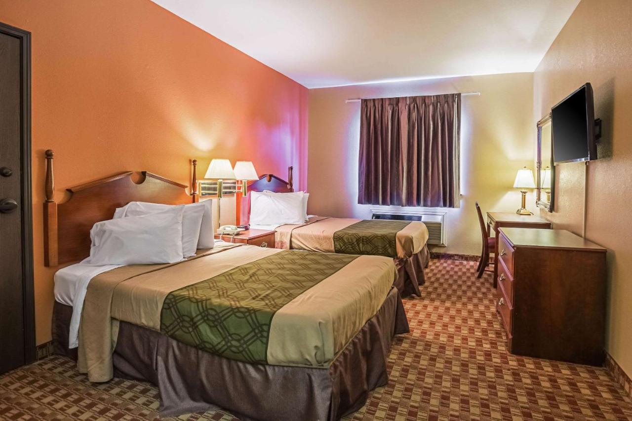 | Econo Lodge Inn & Suites Ripley